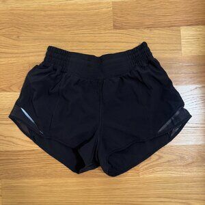 Lululemon Hotty Hot High-Rise Short 2.5" in Black Size 6